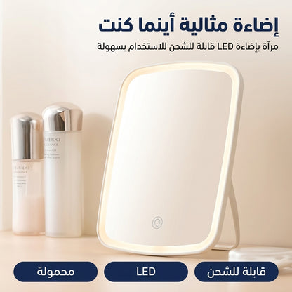 مرأاة محمولة بمصباح